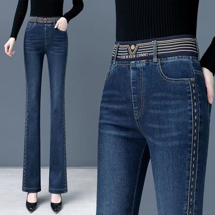 Calça Jeans Flare Amélia™ com Cintura Alta Elástica / A Calça da Mulher se Veste Bem em Todos os Sentidos!